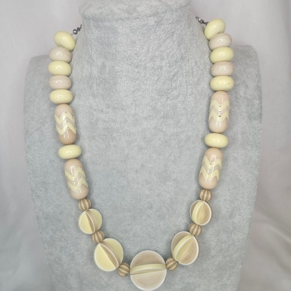 VTG 80s Cream Tan Geometric Resin Chunky Beaded Statement Necklace Chevron Disc